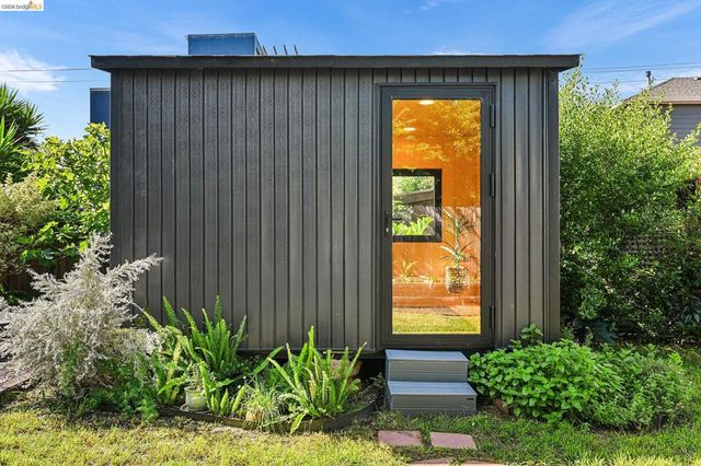 4110 Lusk St, Oakland, CA 94608