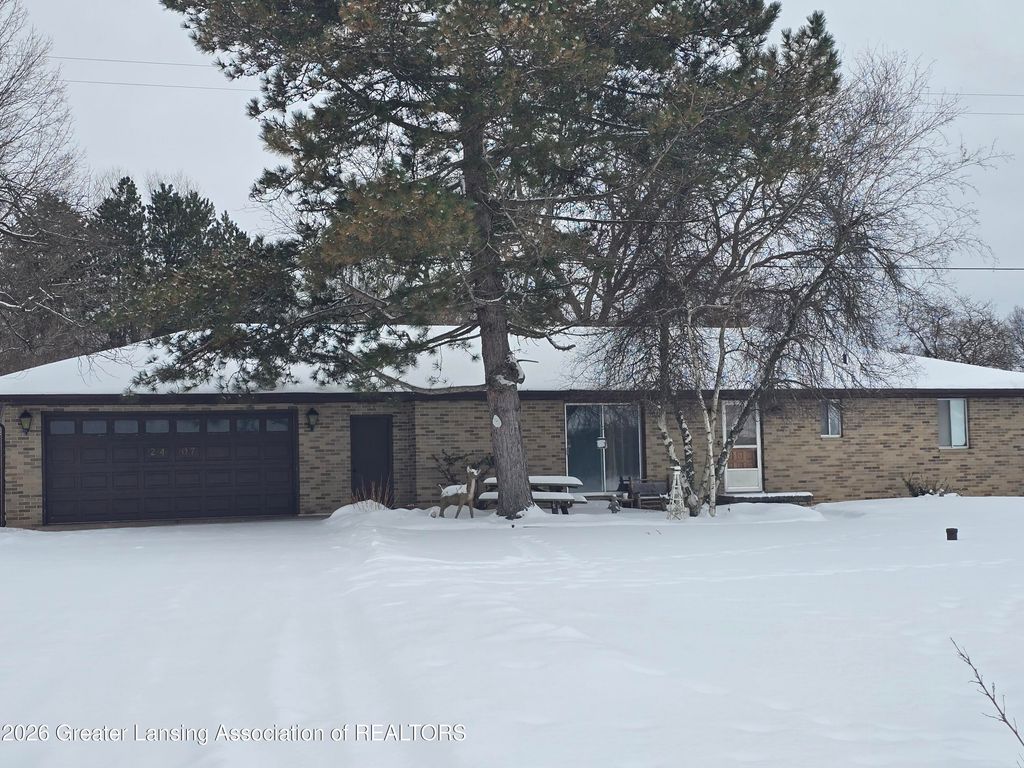 2407 W Clark Road, Lansing, MI 48906