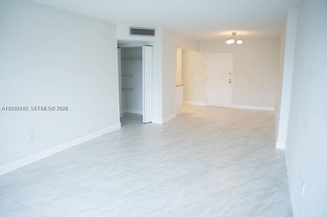 16465 NE 22nd Ave 619, North Miami Beach, FL 33160