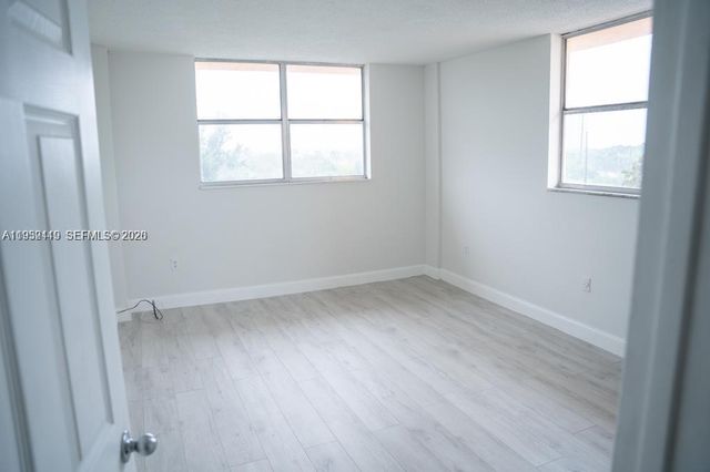 16465 NE 22nd Ave 619, North Miami Beach, FL 33160