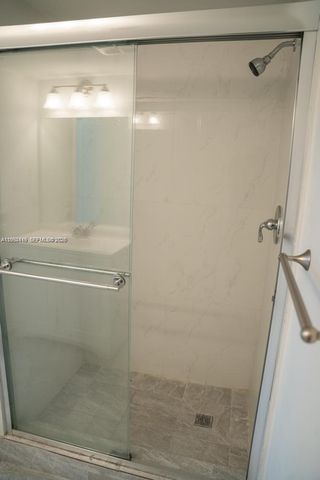 16465 NE 22nd Ave 619, North Miami Beach, FL 33160