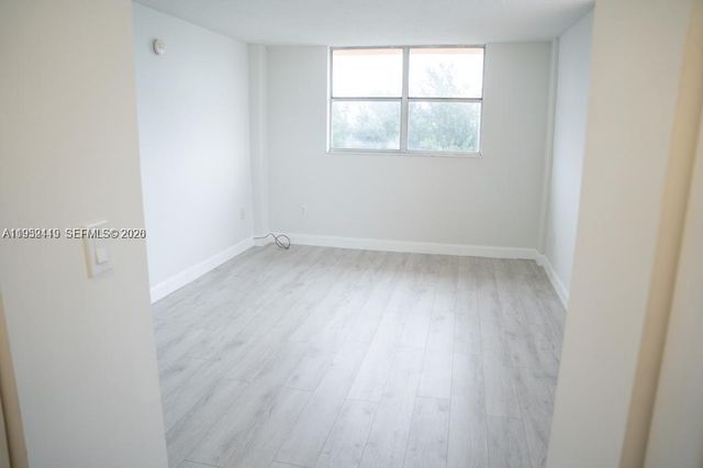 16465 NE 22nd Ave 619, North Miami Beach, FL 33160