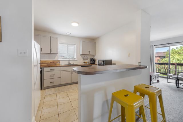 1110 Cedar Street 3B, Glendale Heights, IL 60139