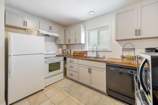 1110 Cedar Street 3B, Glendale Heights, IL 60139