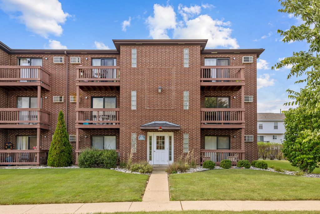 1110 Cedar Street 3B, Glendale Heights, IL 60139