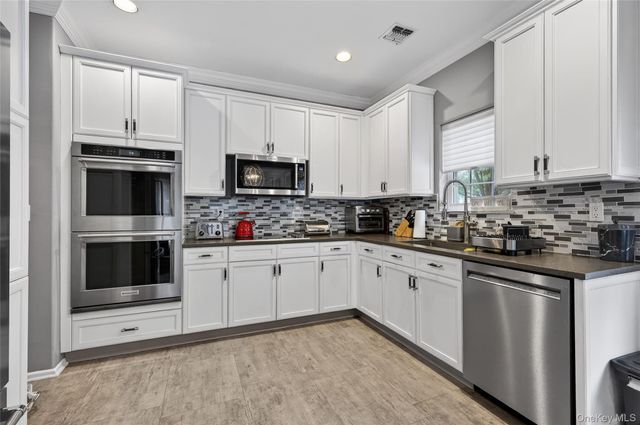 66 Sagamore Drive, Plainview, NY 11803