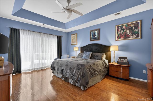 66 Sagamore Drive, Plainview, NY 11803