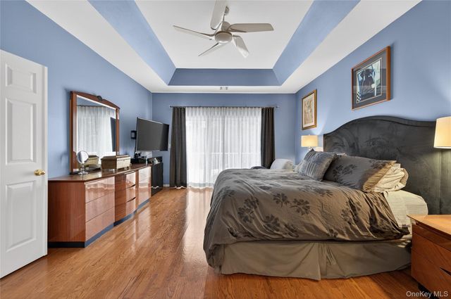 66 Sagamore Drive, Plainview, NY 11803