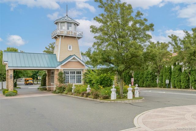 66 Sagamore Drive, Plainview, NY 11803