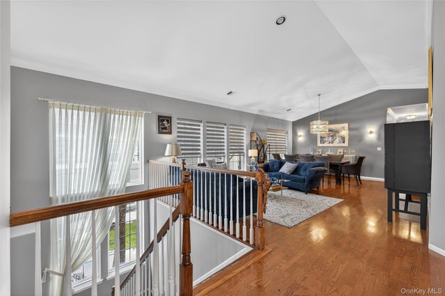 66 Sagamore Drive, Plainview, NY 11803