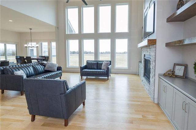 25060 159th Street, Leavenworth, KS 66048