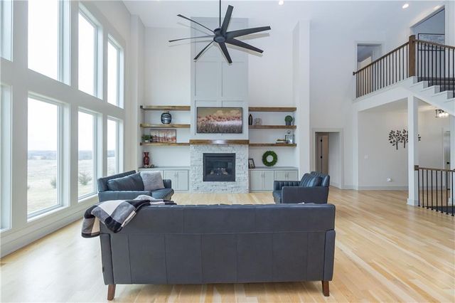 25060 159th Street, Leavenworth, KS 66048