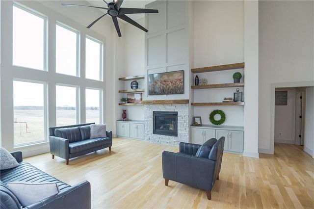 25060 159th Street, Leavenworth, KS 66048