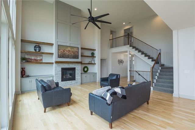 25060 159th Street, Leavenworth, KS 66048