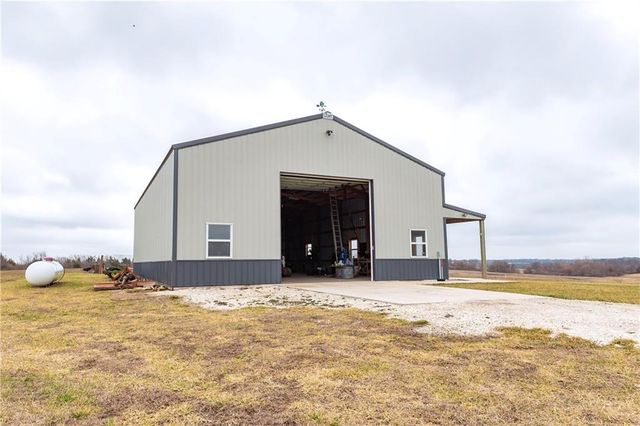 25060 159th Street, Leavenworth, KS 66048