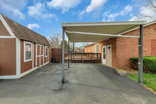 1001 Henley St, Decherd, TN 37324