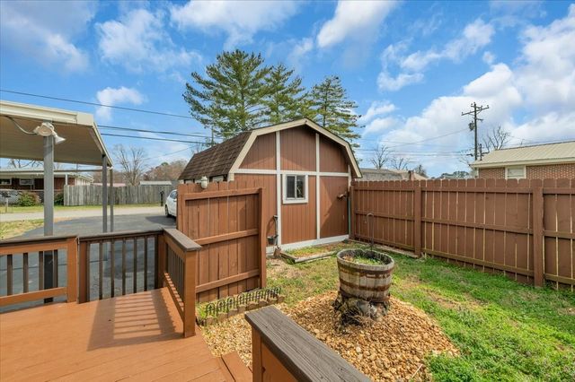 1001 Henley St, Decherd, TN 37324