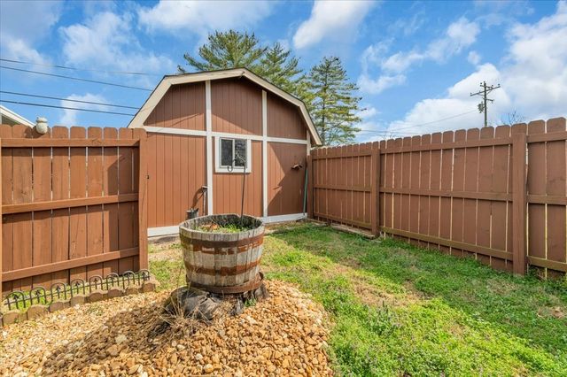 1001 Henley St, Decherd, TN 37324