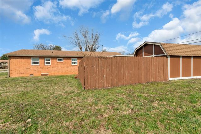 1001 Henley St, Decherd, TN 37324