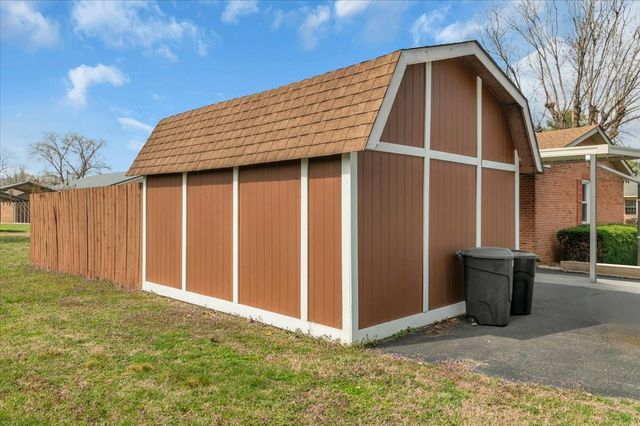 1001 Henley St, Decherd, TN 37324