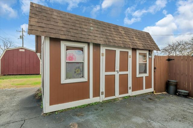 1001 Henley St, Decherd, TN 37324