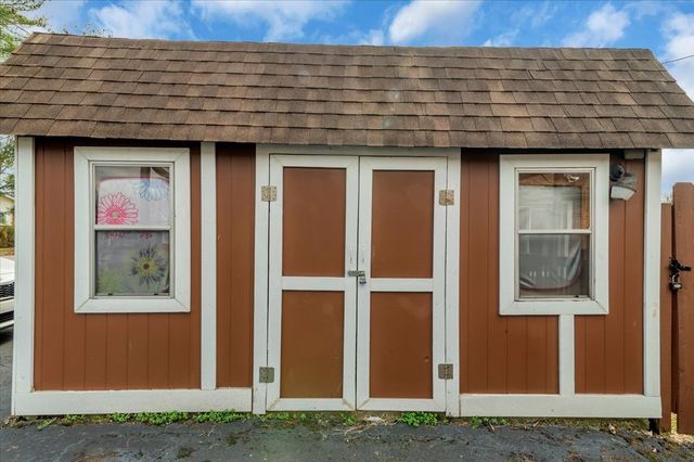 1001 Henley St, Decherd, TN 37324