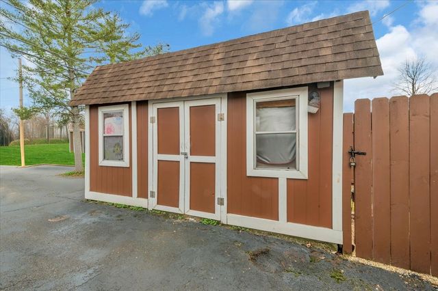 1001 Henley St, Decherd, TN 37324