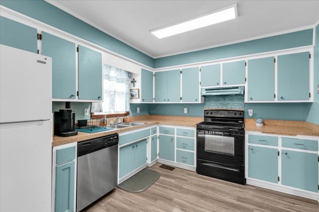 1001 Henley St, Decherd, TN 37324