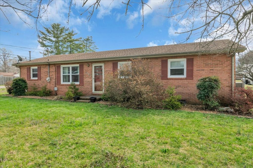 1001 Henley St, Decherd, TN 37324