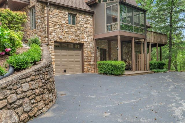 7126 Pine Needle DR, Boones Mill, VA 24065