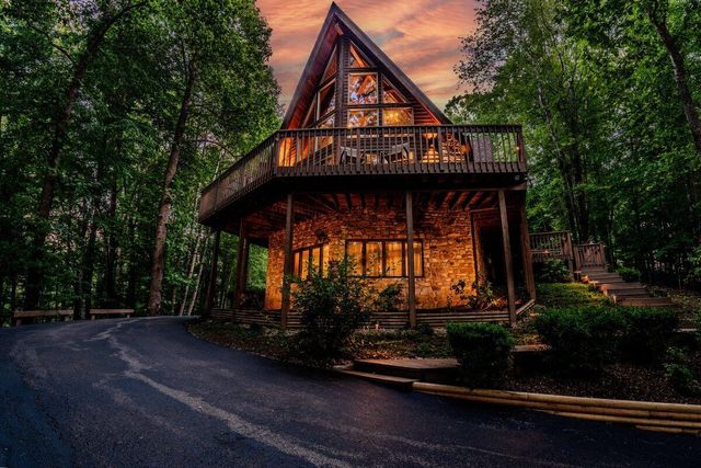 7126 Pine Needle DR, Boones Mill, VA 24065
