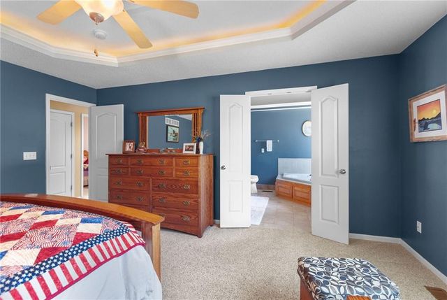 608 COACH LIGHT Circle, Smithville, MO 64089