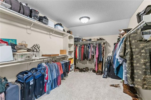 608 COACH LIGHT Circle, Smithville, MO 64089