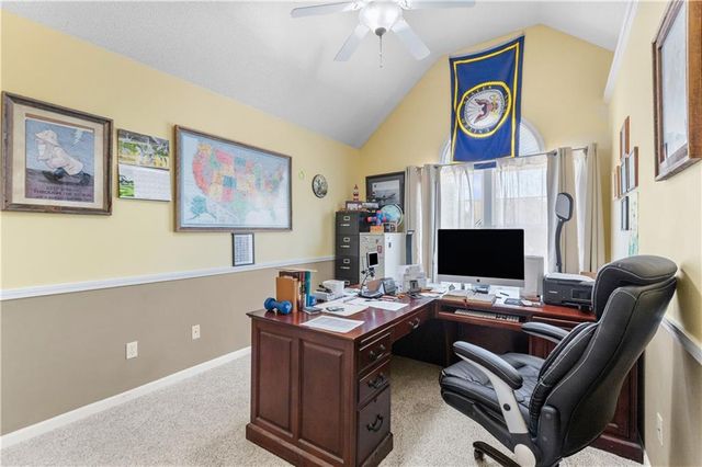 608 COACH LIGHT Circle, Smithville, MO 64089