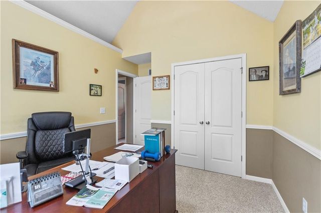 608 COACH LIGHT Circle, Smithville, MO 64089