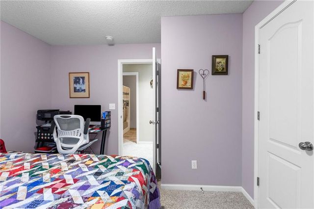 608 COACH LIGHT Circle, Smithville, MO 64089