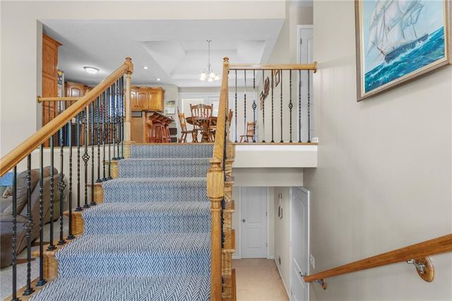 608 COACH LIGHT Circle, Smithville, MO 64089