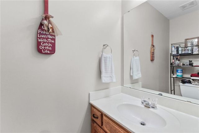 608 COACH LIGHT Circle, Smithville, MO 64089