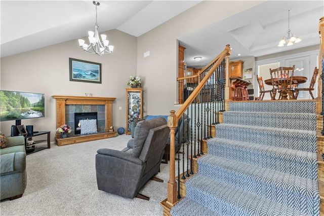 608 COACH LIGHT Circle, Smithville, MO 64089