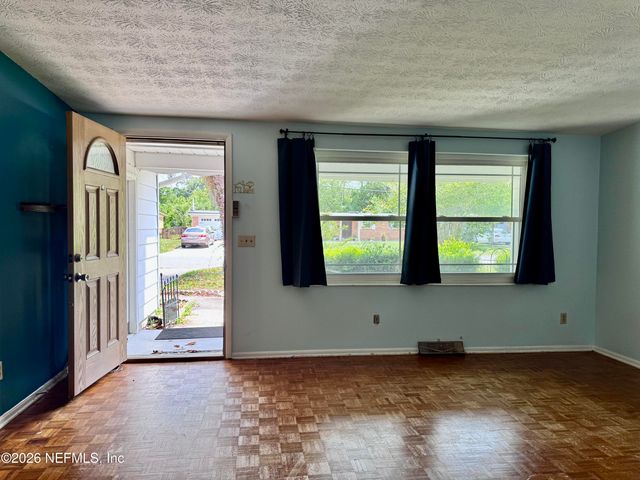 5527 MAXINE Drive, Jacksonville, FL 32277