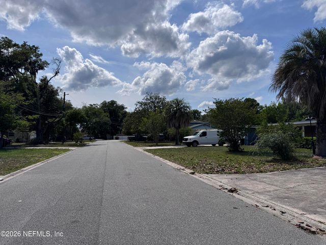 5527 MAXINE Drive, Jacksonville, FL 32277