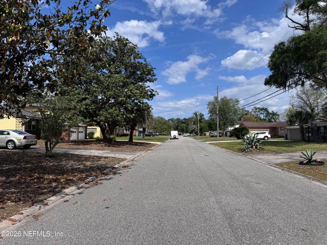 5527 MAXINE Drive, Jacksonville, FL 32277