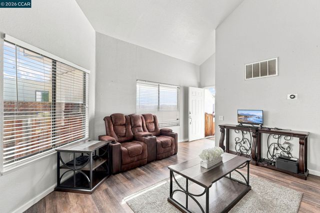 975 Doeskin Ter, Brentwood, CA 94513