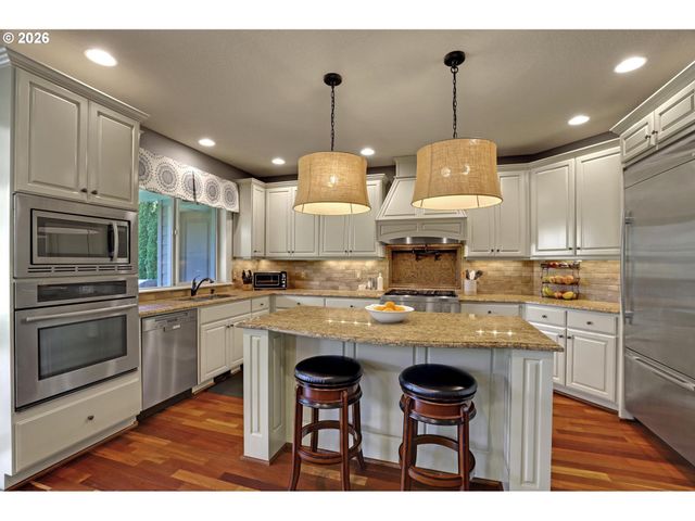 2216 Nw RAMSEY Dr, Portland, OR 97229