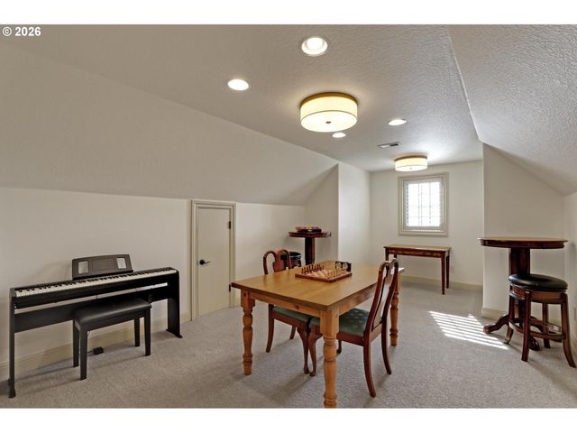 2216 Nw RAMSEY Dr, Portland, OR 97229