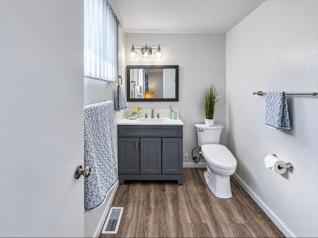 24404 14th Avenue S, Des Moines, WA 98198