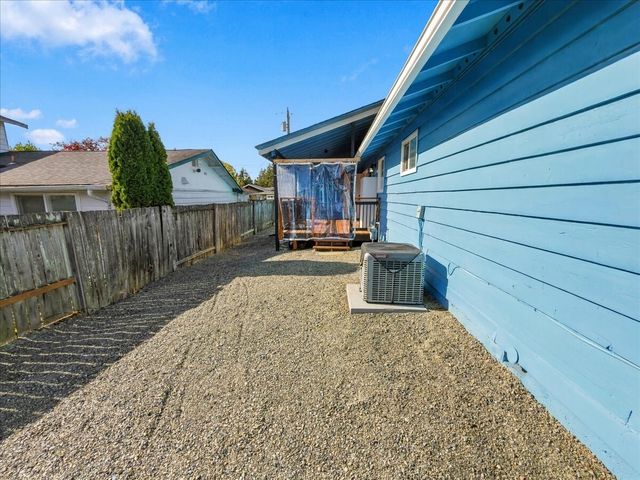 24404 14th Avenue S, Des Moines, WA 98198