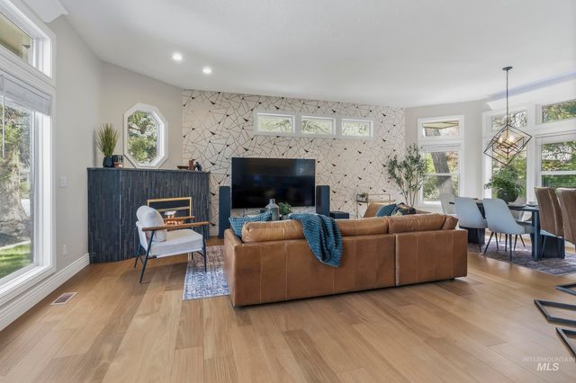 665 E Parkway Court, Boise, ID 83706