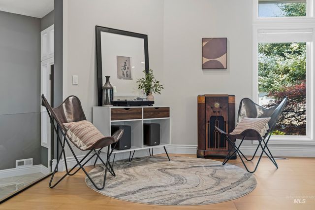 665 E Parkway Court, Boise, ID 83706