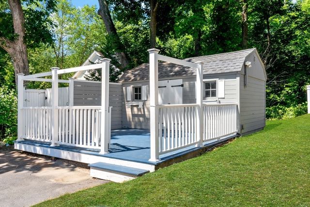 341 Seaview Ave, Swansea, MA 02777